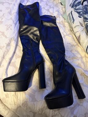 Women's Black Platform Knee-High Block Heel Boots